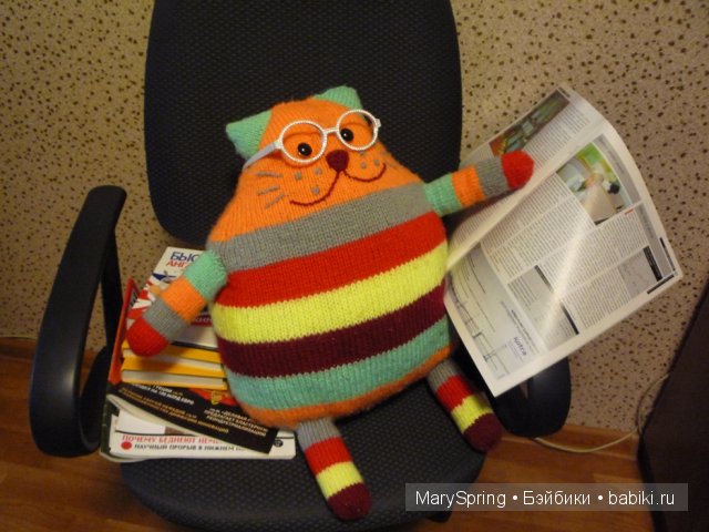 Усатый-полосатый или вязаная подушка-игрушка, игрушка вязанная спицами