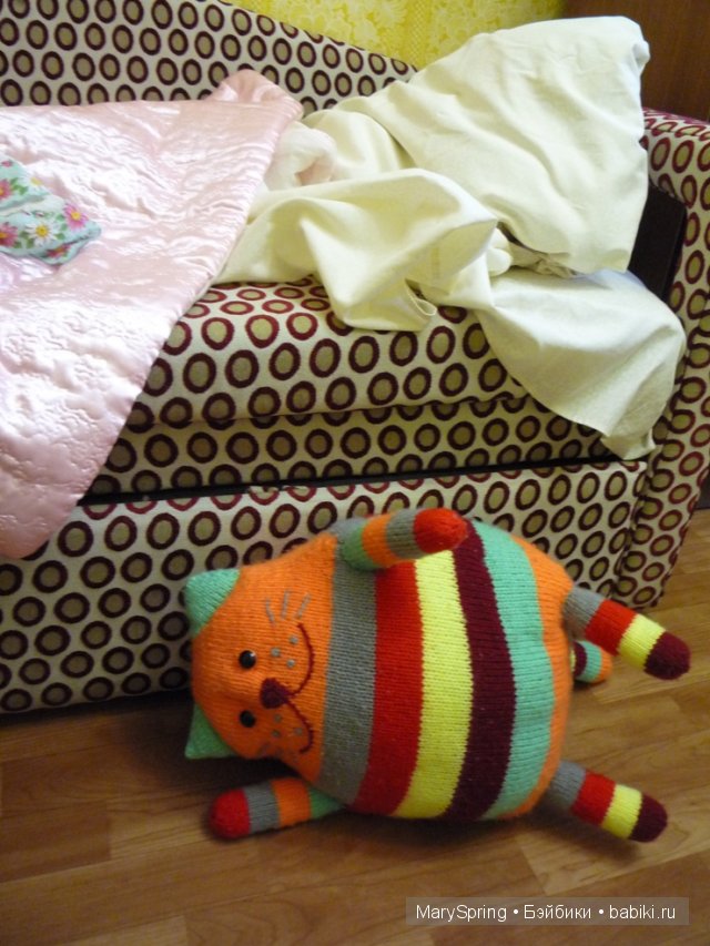 Усатый-полосатый или вязаная подушка-игрушка, игрушка вязанная спицами (фото 9)