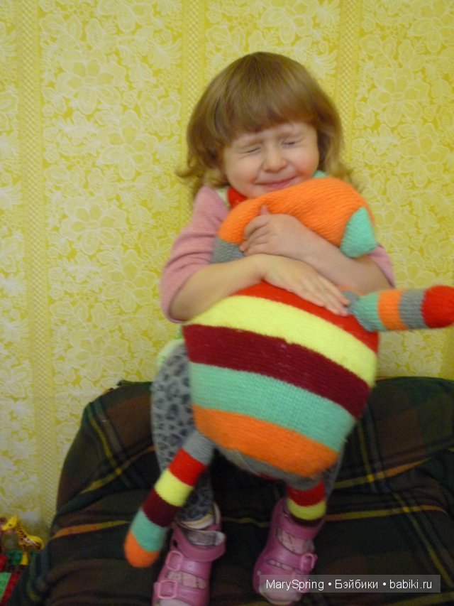 Усатый-полосатый или вязаная подушка-игрушка, игрушка вязанная спицами (фото 4)