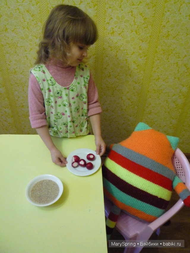 Усатый-полосатый или вязаная подушка-игрушка, игрушка вязанная спицами