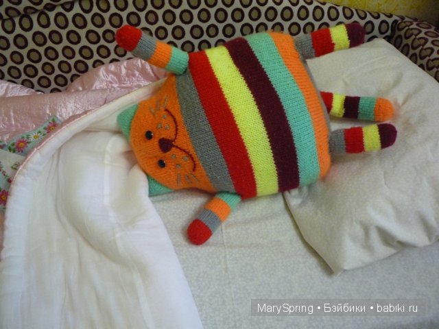 Усатый-полосатый или вязаная подушка-игрушка, игрушка вязанная спицами (фото 6)
