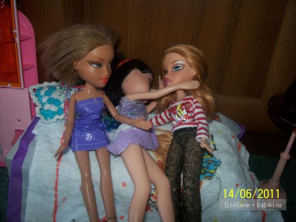 Лекса ,её парень и маленькая братц Лекса ,её парень и маленькая братц