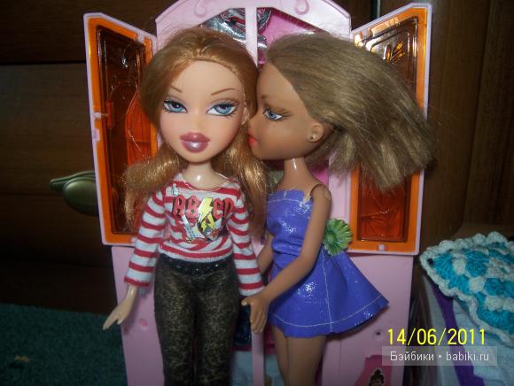 Лекса ,её парень и маленькая братц Лекса ,её парень и маленькая братц