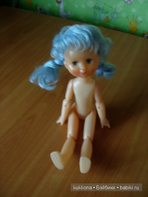 Мальвина или девочка с голубыми волосами. Шарнирная кукла советских времен (фото 6)