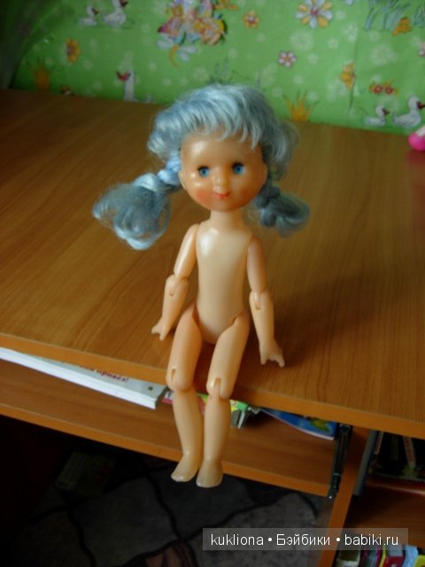 Мальвина или девочка с голубыми волосами. Шарнирная кукла советских времен (фото 10)
