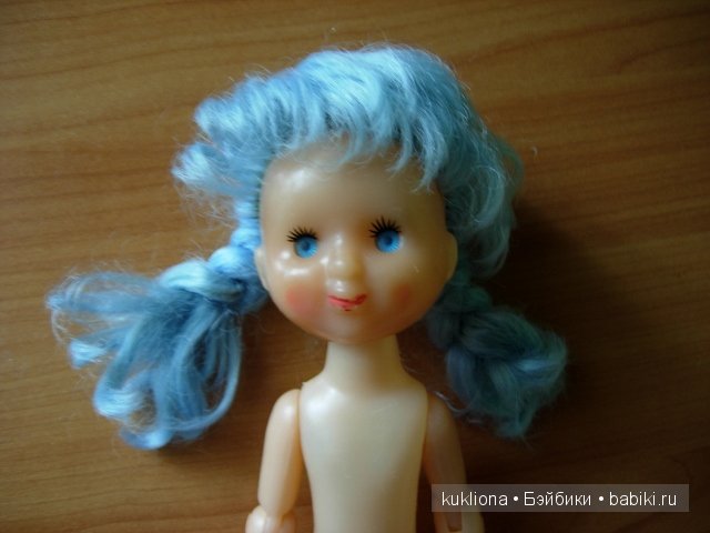 Мальвина или девочка с голубыми волосами. Шарнирная кукла советских времен (фото 8)