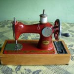 Моя первая швейная машинка. Советские игрушки
