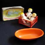 Малыш в манеже и малыш в ванночке. Советские миниатюрные игрушки