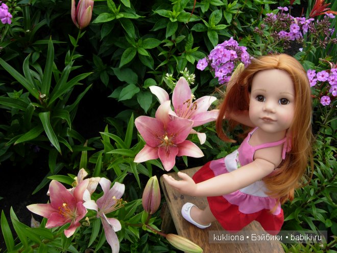 Стефания в цветочном саду. Кукла Ханна на прогулке 2012 Gotz Hanna and her dog (фото 9)
