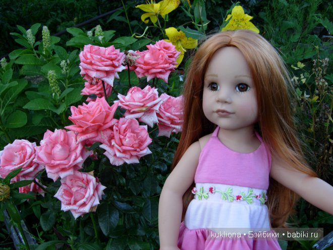 Стефания в цветочном саду. Кукла Ханна на прогулке 2012 Gotz Hanna and her dog