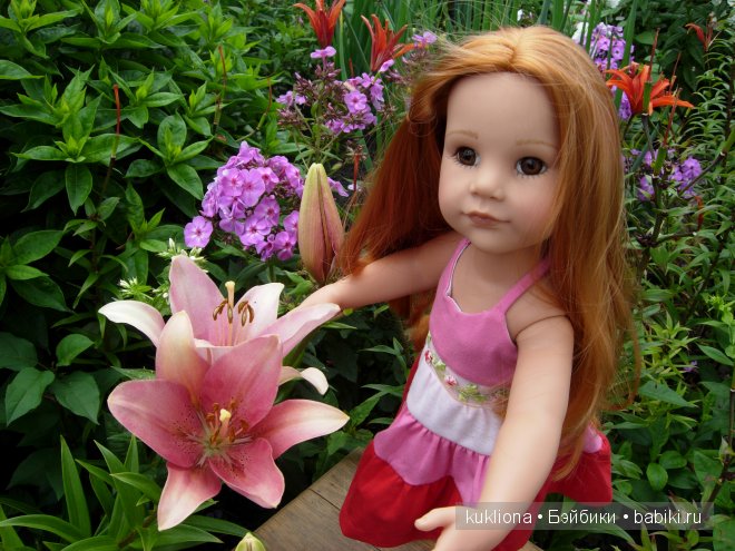 Стефания в цветочном саду. Кукла Ханна на прогулке 2012 Gotz Hanna and her dog (фото 7)