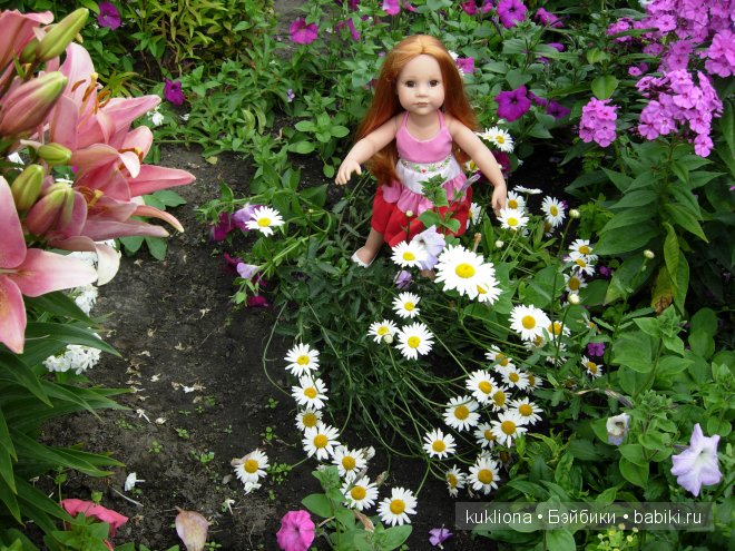 Стефания в цветочном саду. Кукла Ханна на прогулке 2012 Gotz Hanna and her dog (фото 2)