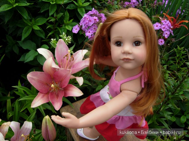 Стефания в цветочном саду. Кукла Ханна на прогулке 2012 Gotz Hanna and her dog (фото 8)