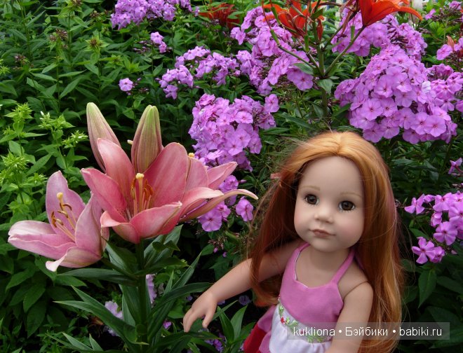 Стефания в цветочном саду. Кукла Ханна на прогулке 2012 Gotz Hanna and her dog (фото 4)