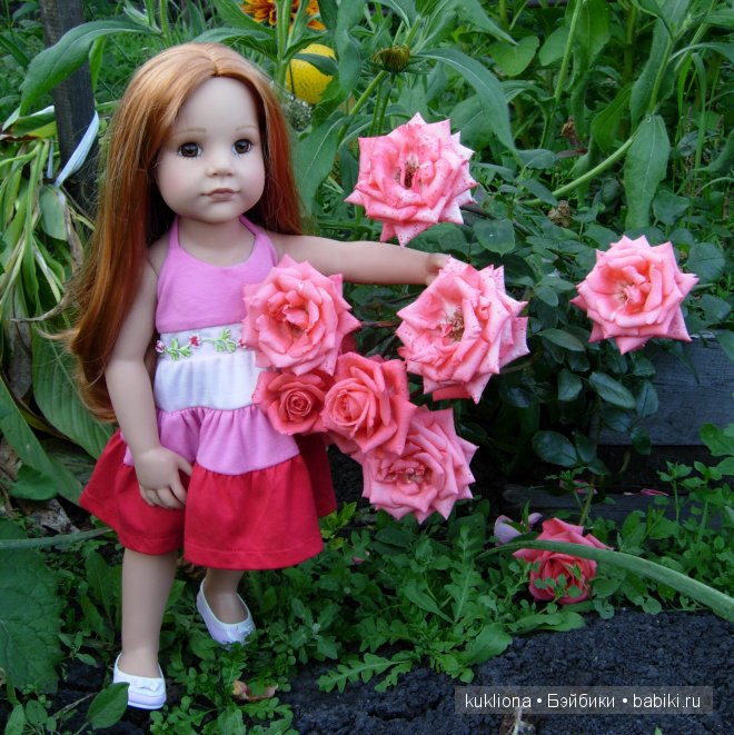 Стефания в цветочном саду. Кукла Ханна на прогулке 2012 Gotz Hanna and her dog