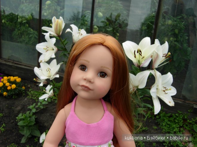 Стефания в цветочном саду. Кукла Ханна на прогулке 2012 Gotz Hanna and her dog