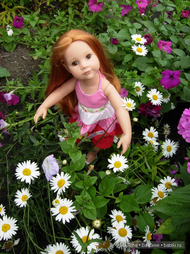 Стефания в цветочном саду. Кукла Ханна на прогулке 2012 Gotz Hanna and her dog
