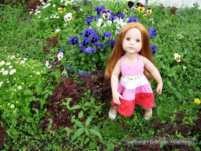 Стефания в цветочном саду. Кукла Ханна на прогулке 2012 Gotz Hanna and her dog