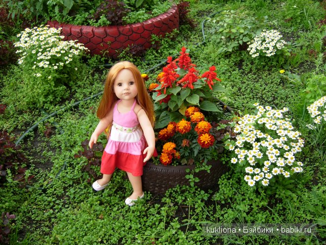 Стефания в цветочном саду. Кукла Ханна на прогулке 2012 Gotz Hanna and her dog