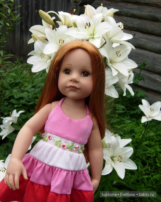 Стефания в цветочном саду. Кукла Ханна на прогулке 2012 Gotz Hanna and her dog