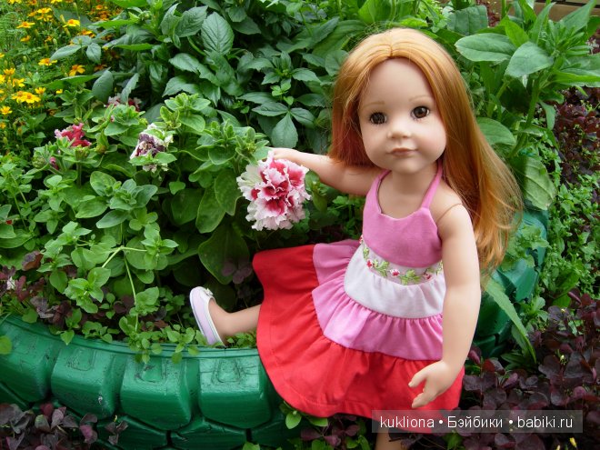 Стефания в цветочном саду. Кукла Ханна на прогулке 2012 Gotz Hanna and her dog