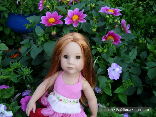 Стефания в цветочном саду. Кукла Ханна на прогулке 2012 Gotz Hanna and her dog