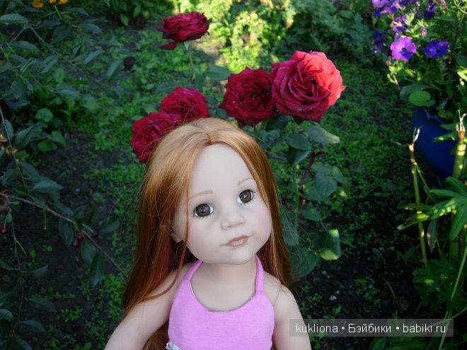 Стефания в цветочном саду. Кукла Ханна на прогулке 2012 Gotz Hanna and her dog