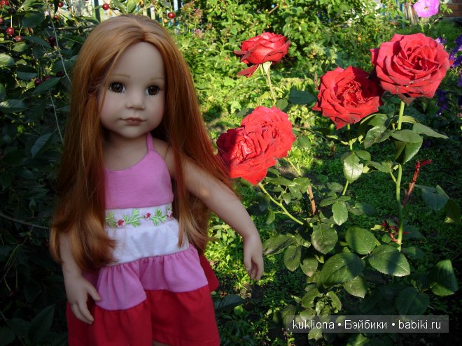 Стефания в цветочном саду. Кукла Ханна на прогулке 2012 Gotz Hanna and her dog