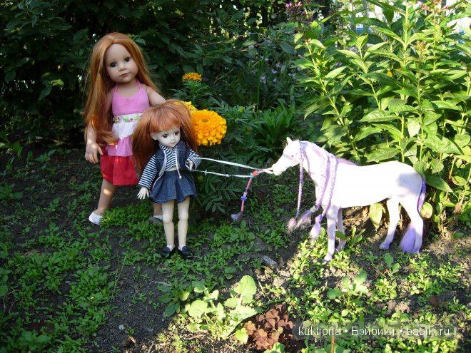 Как Стефания подружилась с маленькой садовой феечкой.Кукла Ханна на прогулке 2012 Gotz Hanna and her dog