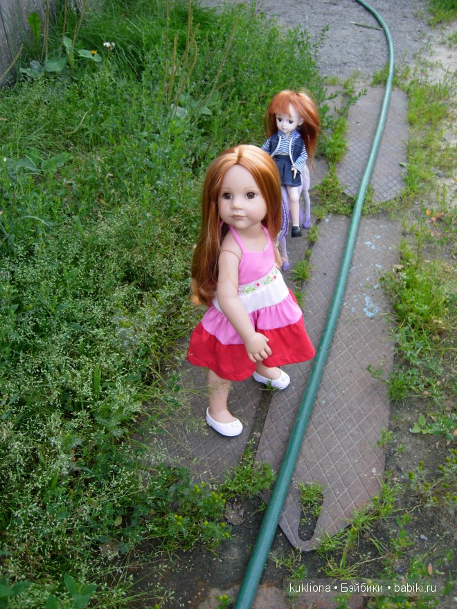 Как Стефания подружилась с маленькой садовой феечкой.Кукла Ханна на прогулке 2012 Gotz Hanna and her dog