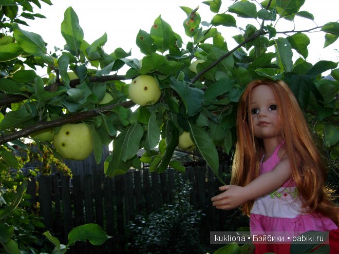 Как Стефания подружилась с маленькой садовой феечкой.Кукла Ханна на прогулке 2012 Gotz Hanna and her dog (фото 2)