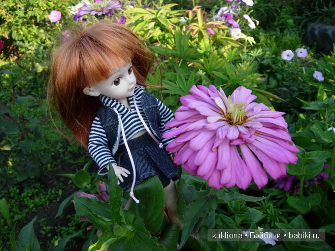 Как Стефания подружилась с маленькой садовой феечкой.Кукла Ханна на прогулке 2012 Gotz Hanna and her dog