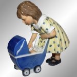 Девочка с коляской.