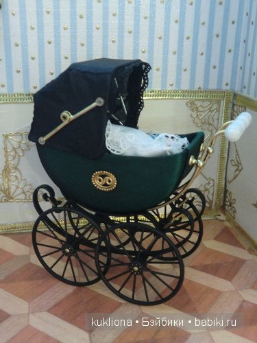 Миниатюрные колясочки разных эпох