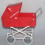 Миниатюрные колясочки разных эпох