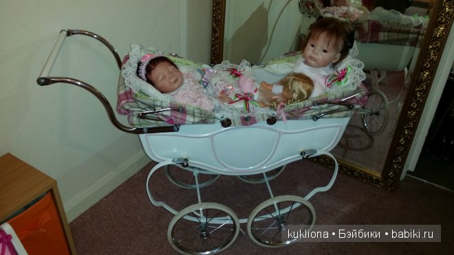 Кукольные коляски для двойняшек и не только