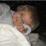 Достала старый чемодан...