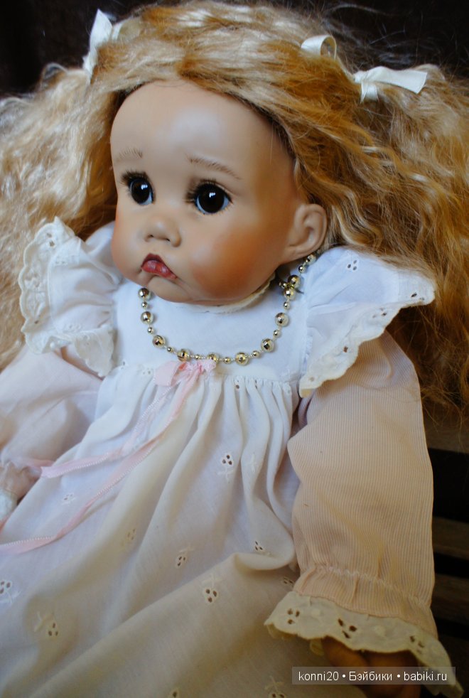 Фарфоровая Плюшка от Мишель Рольф примеряет новое платье (фото 3)