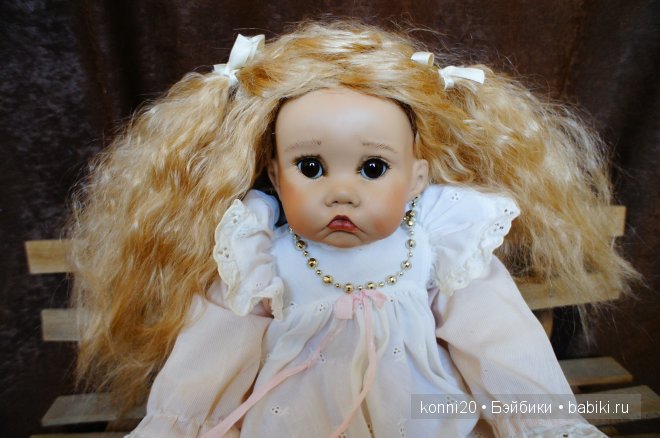 Фарфоровая Плюшка от Мишель Рольф примеряет новое платье