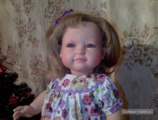 Леонорочка возле елочки Леонорочка возле елочки