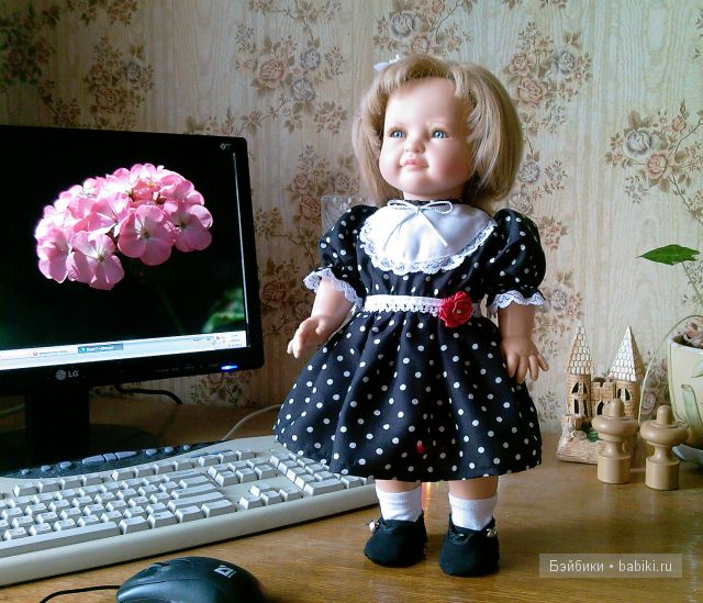 Демонстрируем платье в горошки Демонстрируем платье в горошки