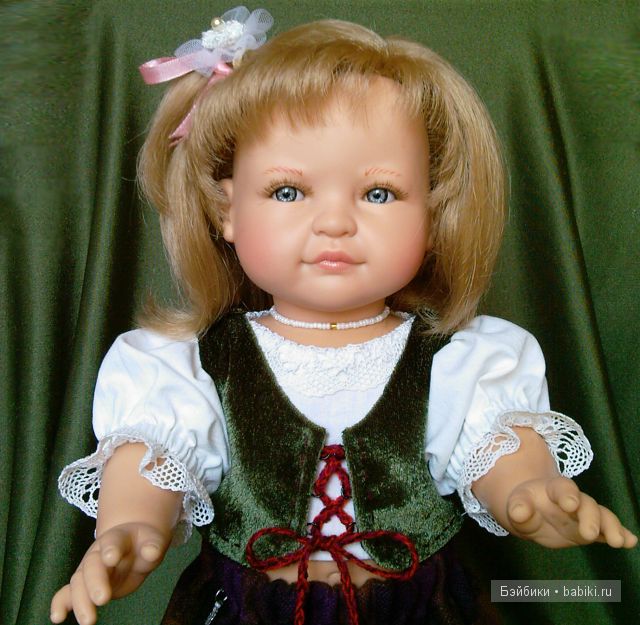 Леонорка в старинном костюме Леонорка в старинном костюме