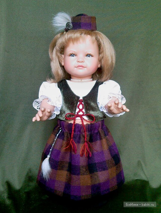 Леонор в костюме егеря в рост Леонор в костюме егеря в рост