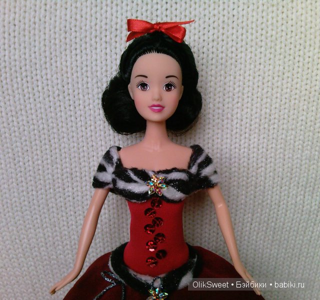 В красном - портрет