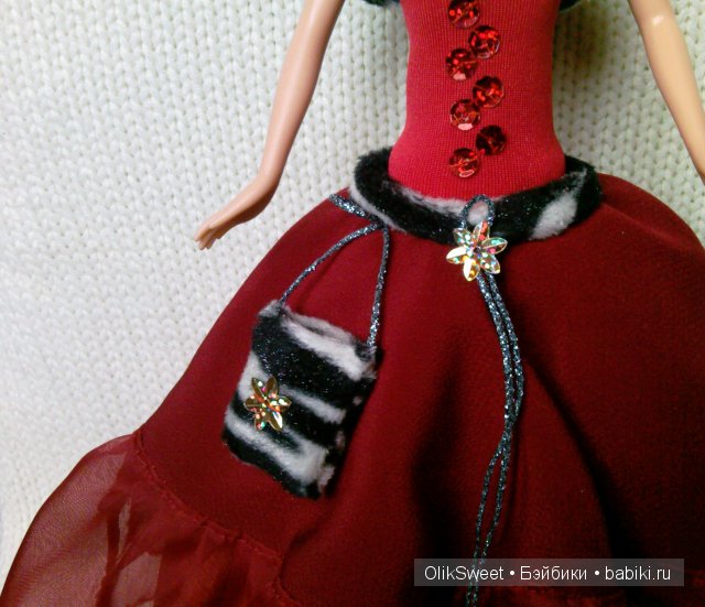 Платье - с аксессуарами черными