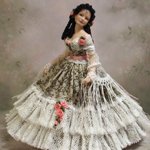 Прекрасные куклы-миниатюры из фарфора в исторических нарядах