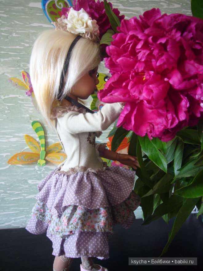 Фиона и пионы. Fiona Kim Lasher