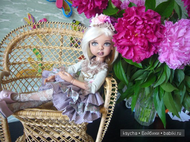 Фиона и пионы. Fiona Kim Lasher