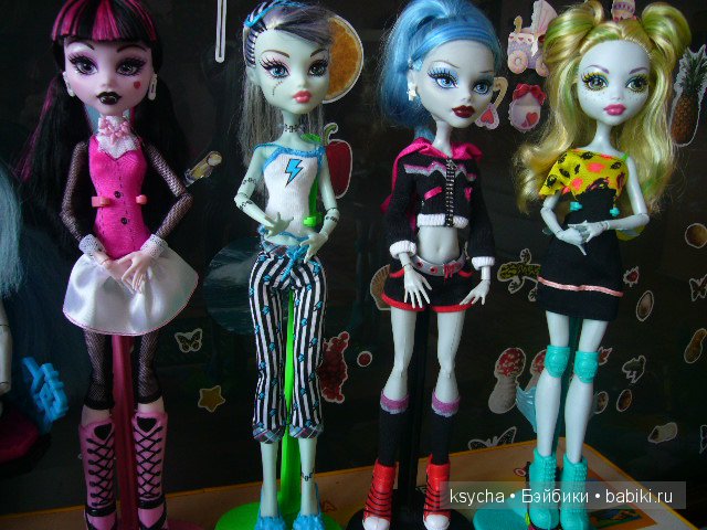 Дочина коллекция кукол Монстр Хай