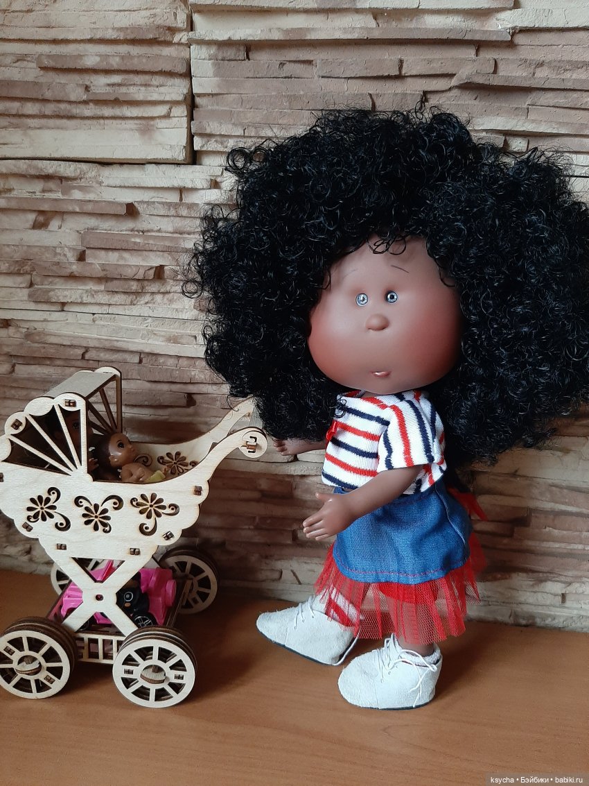 Заходите к нам на огонек — Куклы Nines d'Onil (Нинес): Миа (Mia) (фото 4)